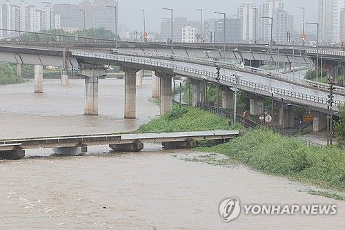 물 불어난 중랑천