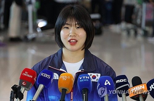 인터뷰하는 유도 허미미