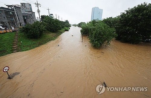 홍수경보 발령 중인 오산천