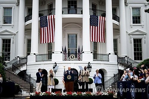 미국 백악관에서 연설하는 바이든 대통령