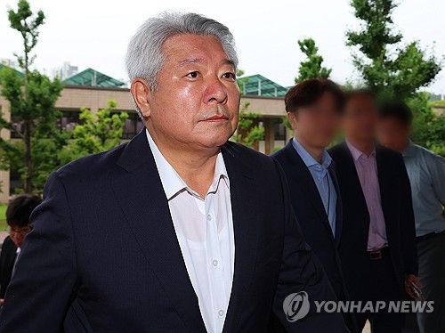 김홍일 방송통신위원장 '자진 사퇴'