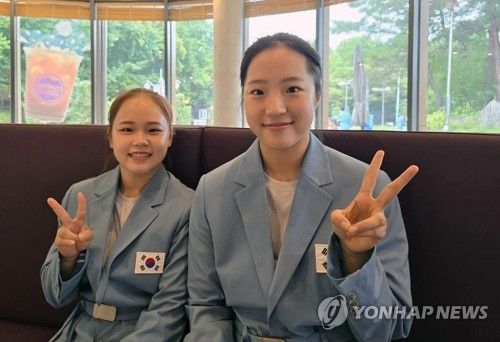 여서정과 신유빈의 다정한 투샷