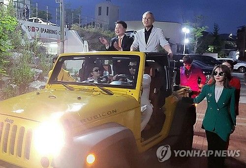 5월 30일 '춘천마임축제 페스티벌 클럽에 참석한 유인촌 장관