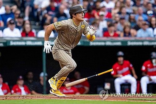 안타 치는 김하성