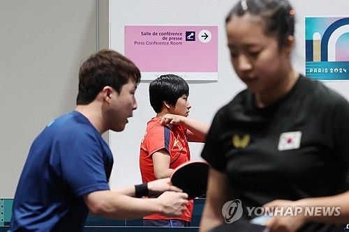 탁구 경기장에서 마주한 남북