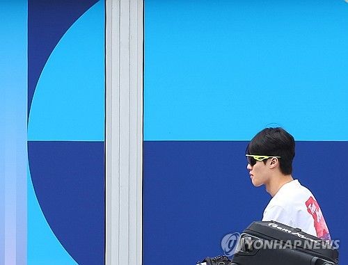 파리 올림픽 선수촌 입촌하는 황선우