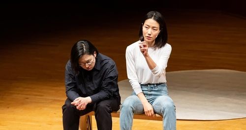 예술의전당 '소소살롱'에서 대담 중인 김신록(오른쪽)과 손현선