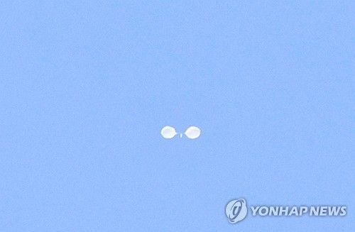 용산구 하늘에 뜬 북한 대남 쓰레기 풍선 추정 물체