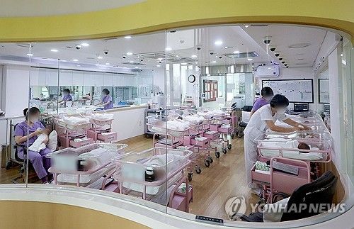 저출산 계속…지난해 출생아 수 또 역대 최저