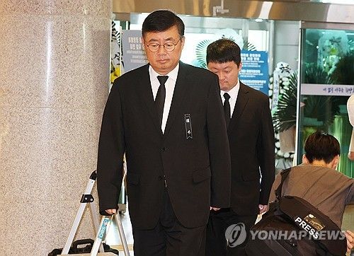 첫 교섭 참석하는 박순관 아리셀 대표