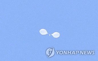 용산구 하늘에 뜬 북한 대남 쓰레기 풍선 추정 물체