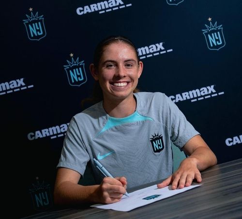 미국여자프로축구리그 고섬FC에 입단한 '13세' 매케너 휘섬, 