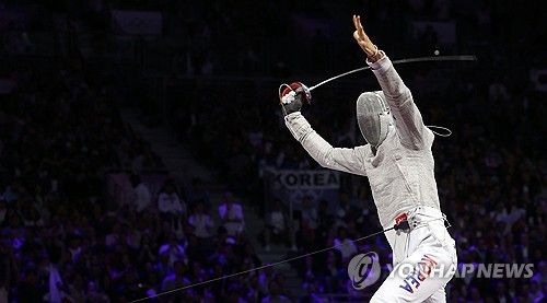 금메달 환호하는 오상욱