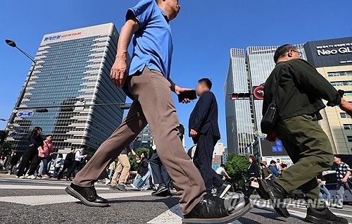 출근하는 시민들