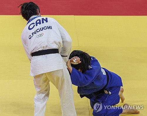 메달 색깔 가른 위장공격으로 판정받은 이 장면