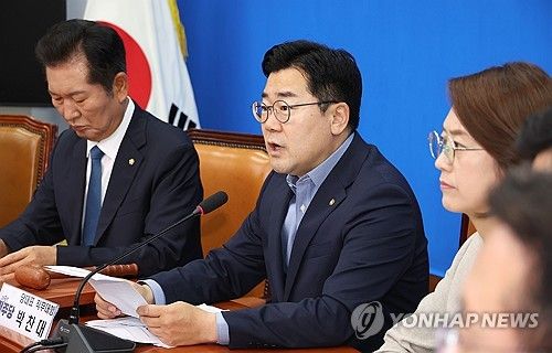최고위원회의서 발언하는 박찬대 당대표 직무대행 겸 원내대표