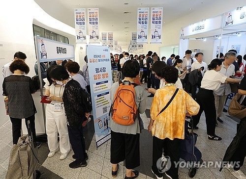 '다시 취업 전선에'