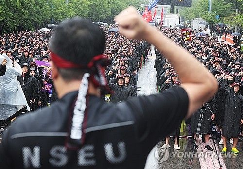 총파업 구호 외치는 삼성전자 노조
