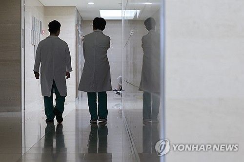 전공의들, 수련 대신 개원가로