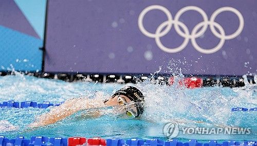 힘차게 앞으로 나아가는 김우민