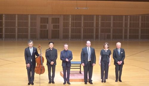 스승의 연주를 재현한 슈타커의 제자들