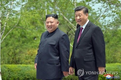 2019년 평양에서 만난 김정은 북한 국무위원장과 시진핑 중국 국가주석