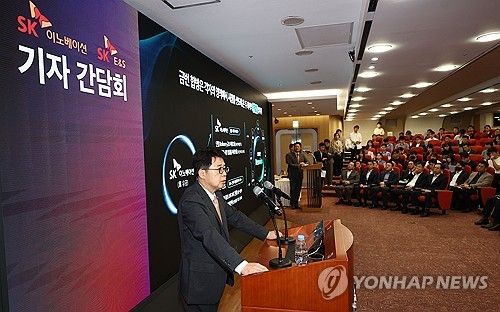 지난달 18일 오전 서울 종로구 SK서린빌딩에서 열린 SK이노베이션-SK E&S 합병 관련 기자간담회에서 박상규 SK이노베이션 사장이 합병 관련 발표를 하고 있다.[연합뉴스 자료사진]