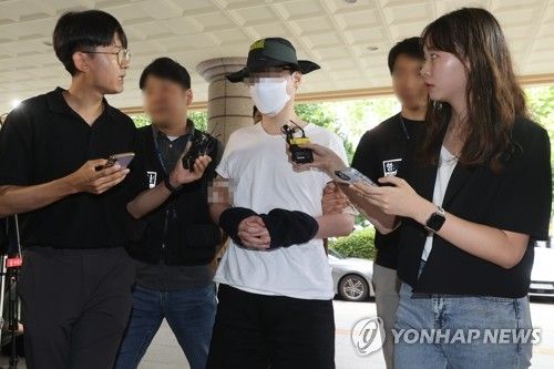 영장실질심사 출석하는 '일본도 살인' 피의자