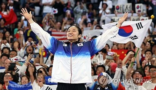 올림픽 무대 정상에 서는 '셔틀콕의 여왕' 안세영