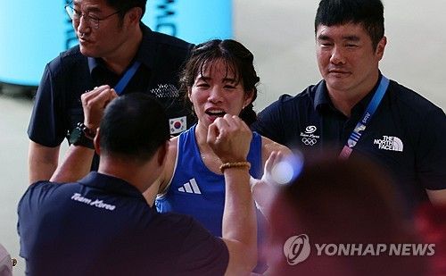 장재근 선수촌장 응원받는 임애지