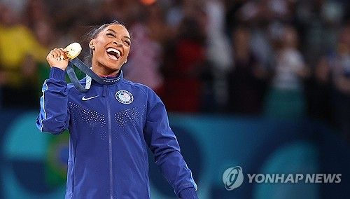 바일스 '나는 행복합니다'