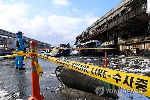 폴리스라인 설치된 서천특화시장