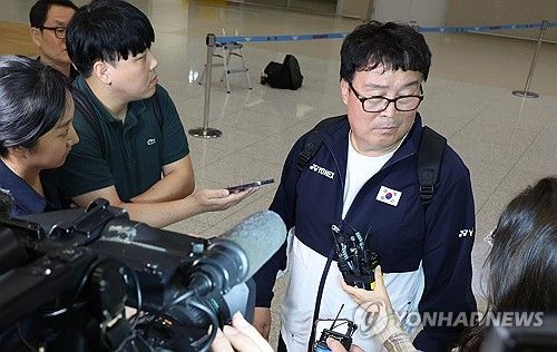 대한배드민턴협회장 귀국