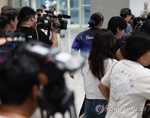 공항 나서는 안세영