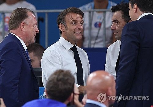 유도 경기장 찾은 마크롱 대통령