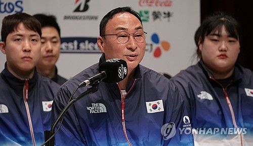 인사말 하는 장재근 선수촌장