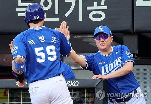 박병호 환영하는 박진만 감독