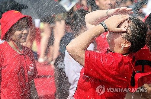 '날씨가 더워요'