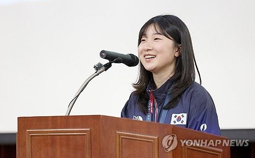 금메달 소감 발표하는 반효진