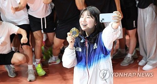 최연소 금메달리스트의 미소