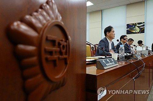 답변하는 김태규 부위원장