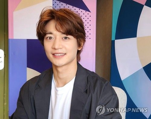 인터뷰하는 올림픽 홍보대사 샤이니 민호