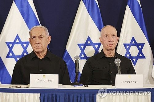 베냐민 네타냐후 이스라엘 총리(왼쪽)와 요아브 갈란트 국방장관(오른쪽)