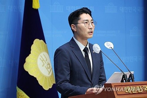 '권익위 간부 사망' 입장 밝히는 박준태 대변인