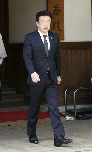 야스쿠니 신사를 참배한 기하라 미노루 방위상 