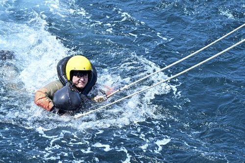 낙하산 견인 훈련 체험하는 연합뉴스 김준태 기자