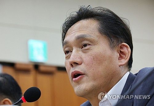 답변하는 김태규 부위원장