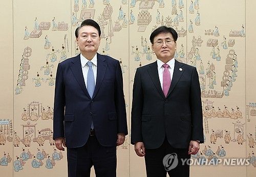 윤석열 대통령, 유상임 과기정통부 장관 임명장 수여