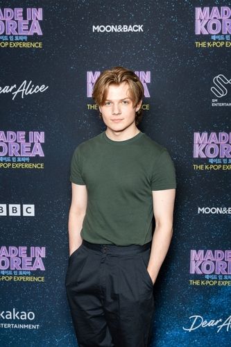 디어 앨리스 멤버 제임스 샤프