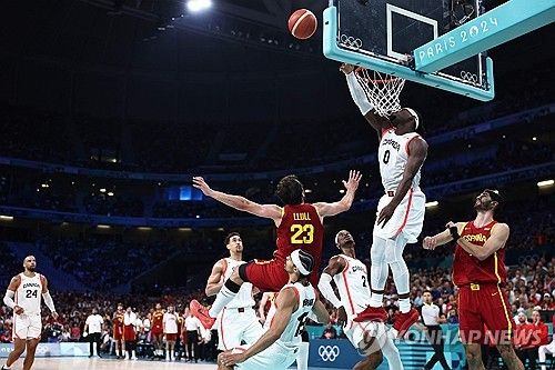 캐나다-스페인의 경기 모습